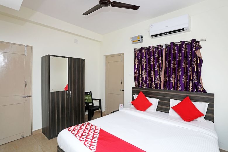 Hotel Oyo 15084 Lotus Residency
