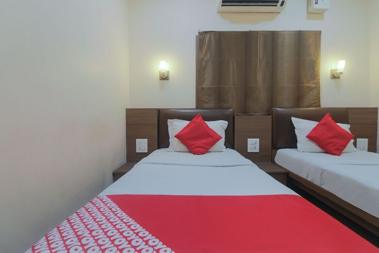 Oyo 19930 Hotel Holiday Palace
