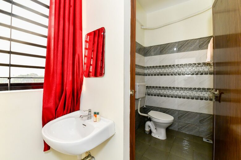 Hotel Oyo 26488 Athani Residency