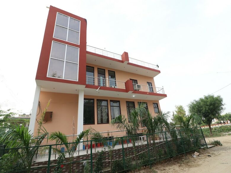 Oyo 22015 Hotel Lakshya Palace