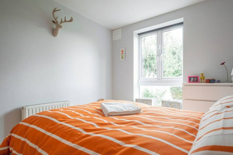 Spacious 1 Bedroom Apartment Near The Triangle