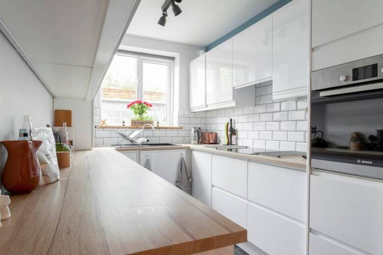 Spacious 1 Bedroom Apartment Near The Triangle