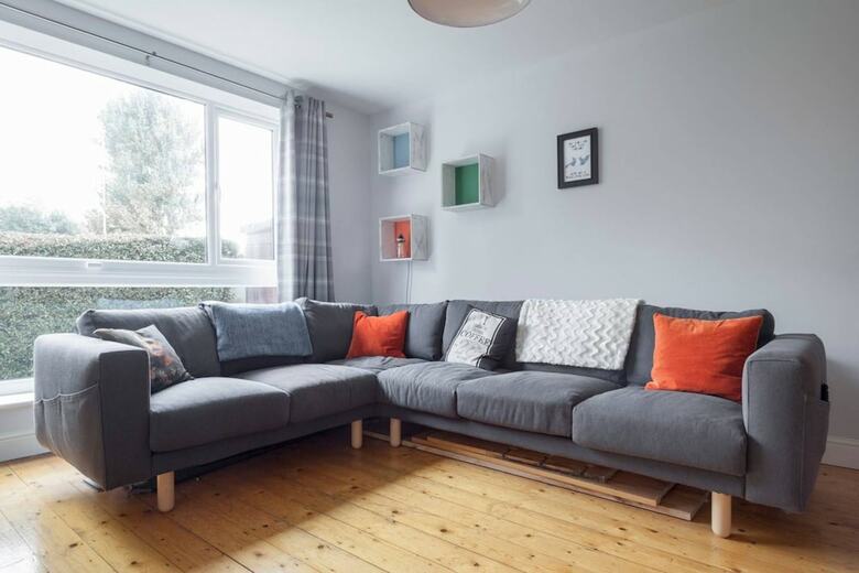 Spacious 1 Bedroom Apartment Near The Triangle