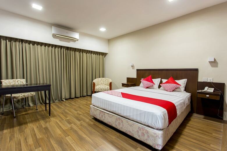 Capital O 769 City Hotel