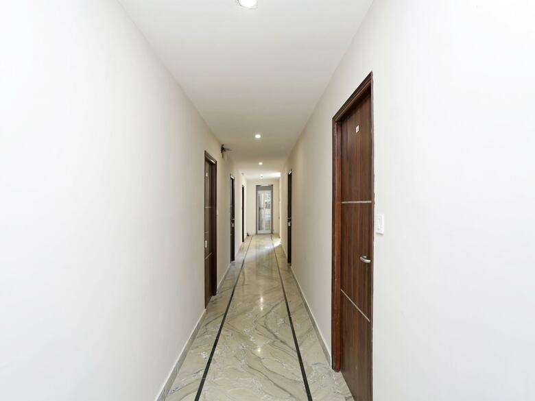 Hotel Capital O 37423 Golden Leaf