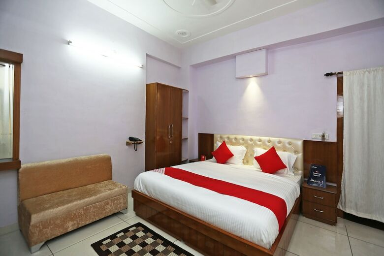 Hotel Oyo 16761 Rk Regency