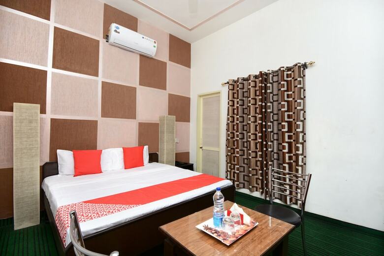 Hotel Oyo 28393 Diamond Plaza