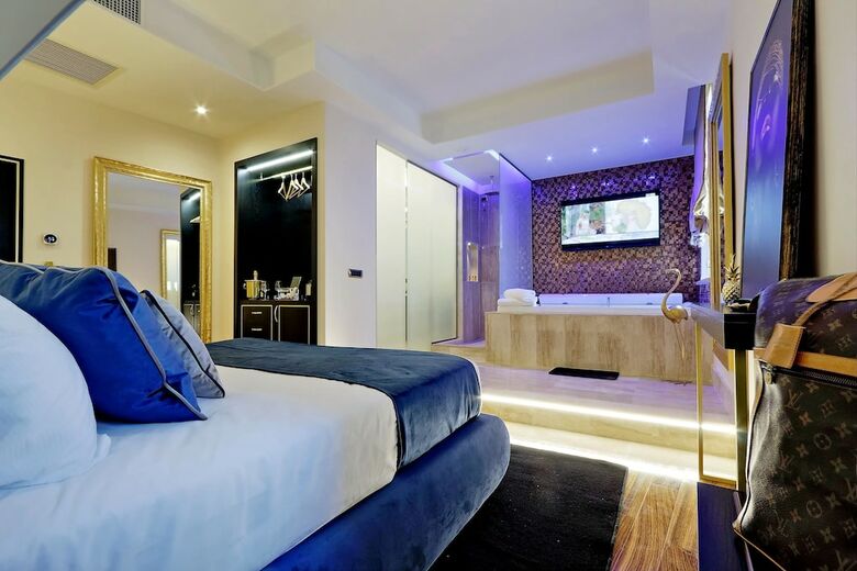 Hotel Spanish Diamond Luxury Suites Jacuzzi