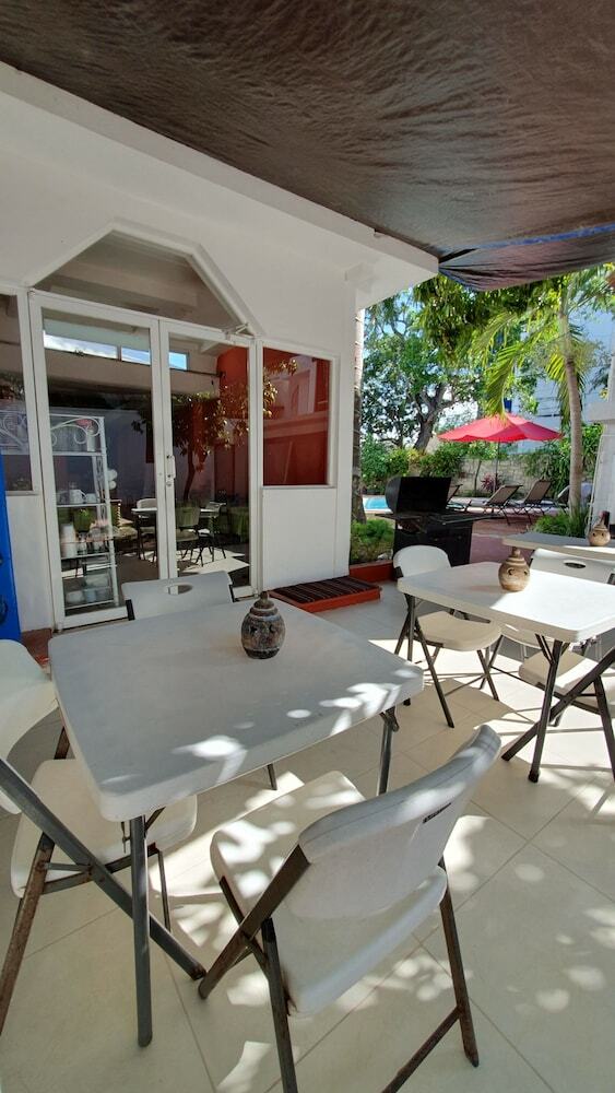 Hostal Mango Hostel