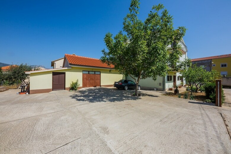 Apartments Bagic