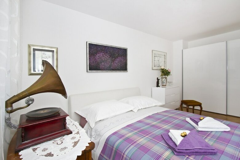 Apartment Depolo