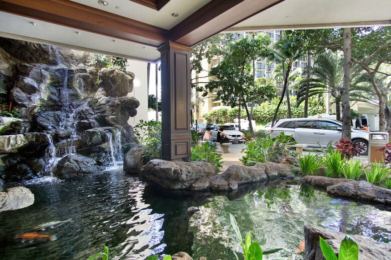Waikiki Banyan By Koko Resorts