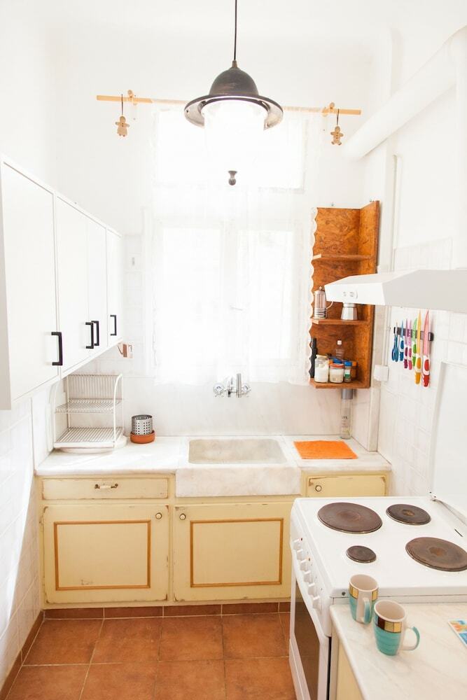 Beautiful Apartment Near Keramikossubway