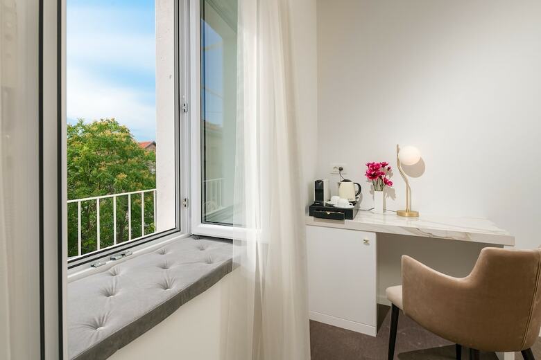Bed & Breakfast Flos Luxury Rooms