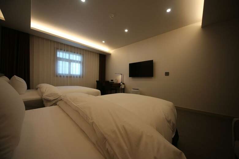 Hotel J's