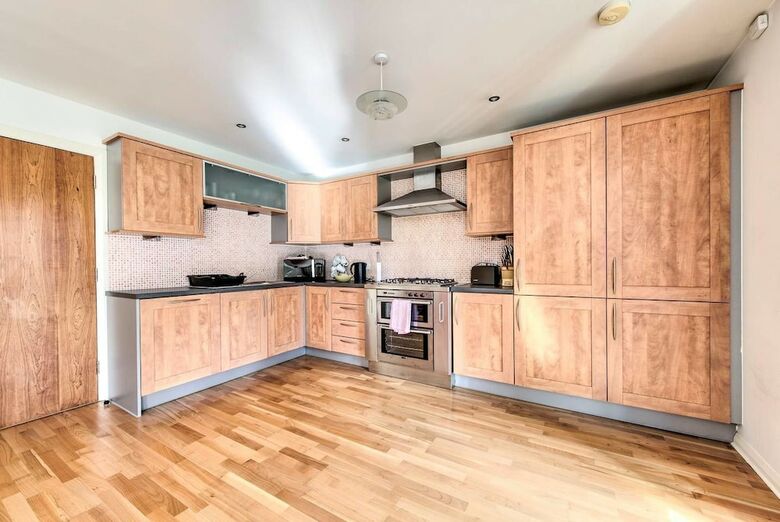 Delightful Two Bed Apartment At The Shore