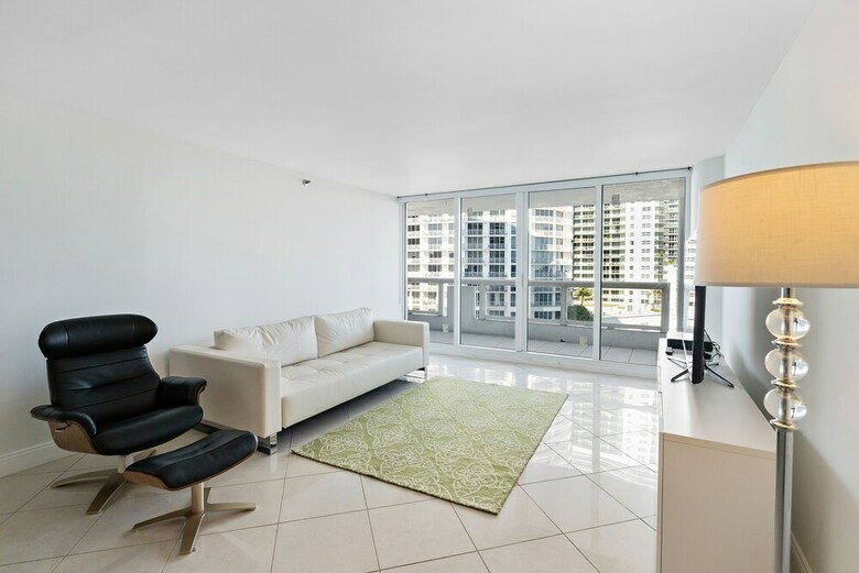 The Grand Condos By Edgewater One Ir