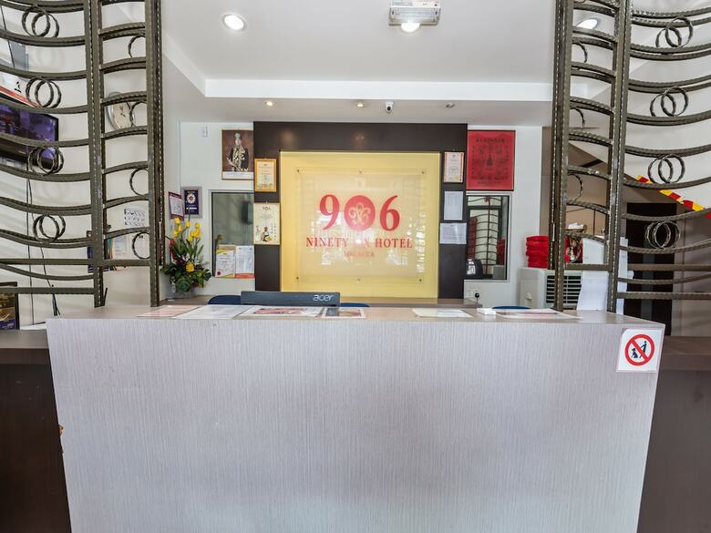 Hotel Oyo 1155 906 Batu Berendam