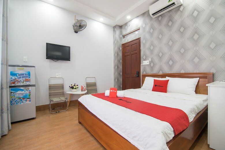 Hotel Reddoorz Plus @ Huynh Tan Phat