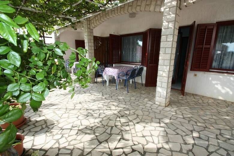 Apartments Bareti?