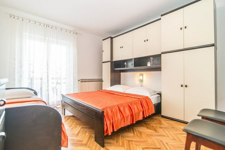 Apartments Valenti? 1304 Pag