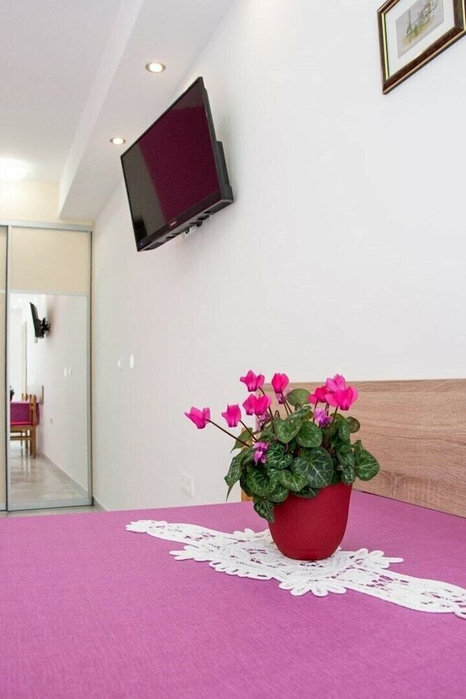 Apartments Valenti? 1304 Pag