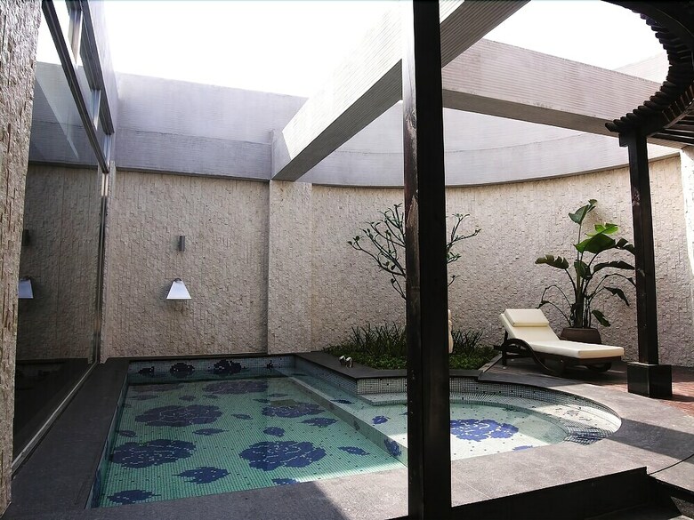 Mos Motel