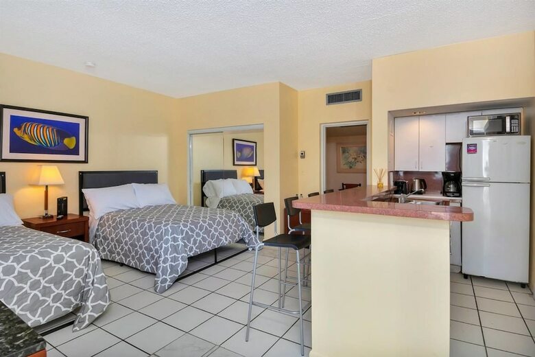 Gorgeous 1br Apartment, A Walk From The Beach
