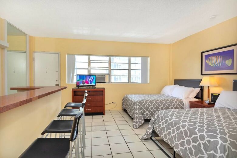 Gorgeous 1br Apartment, A Walk From The Beach
