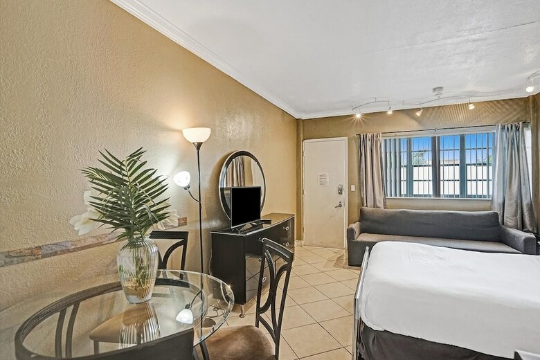 Apartamentos Gorgeous Gem, Walk From The Ocean!!