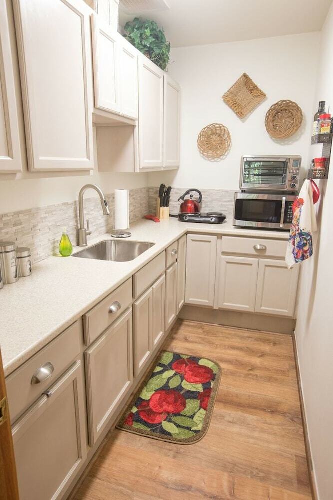 Hale Mauna Loa Lower - 11-3910 3rd St