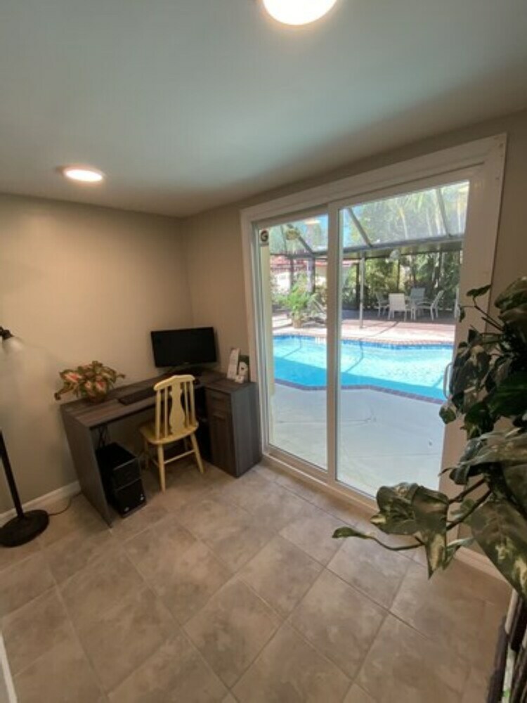Tropical Villas Of Venice Beach