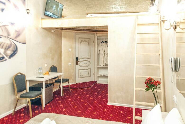 Hotel Grand On Bolshoy