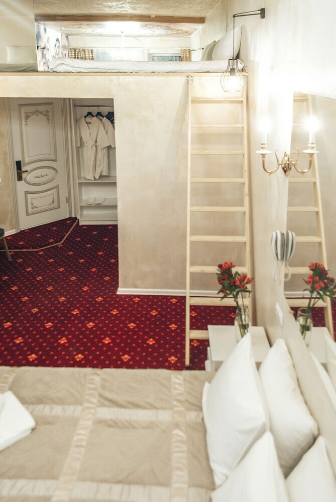 Hotel Grand On Bolshoy