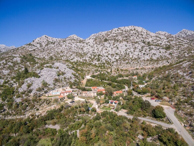 House Ivane?a