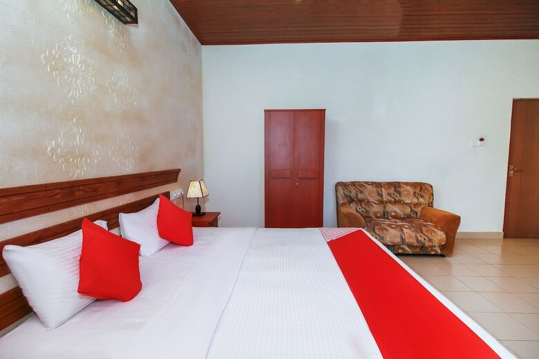 Oyo 242 Dhanamuthu Hotel And Banquets