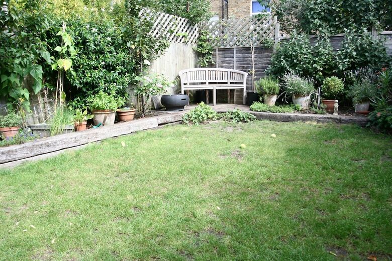 Modern Wandsworth Home By East Putney Station