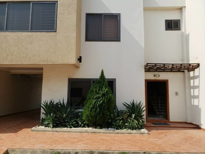 Apartamentos City Enclave Luxury Condo