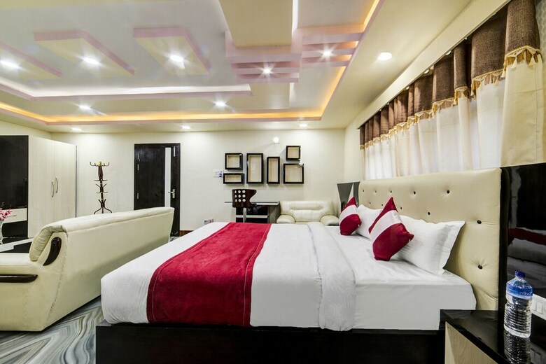 Oyo 475 Hotel Eastern Palace Pvt Ltd