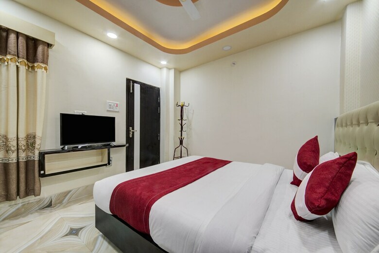 Oyo 475 Hotel Eastern Palace Pvt Ltd