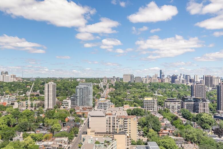 Simply Comfort Charming Yorkville Condos