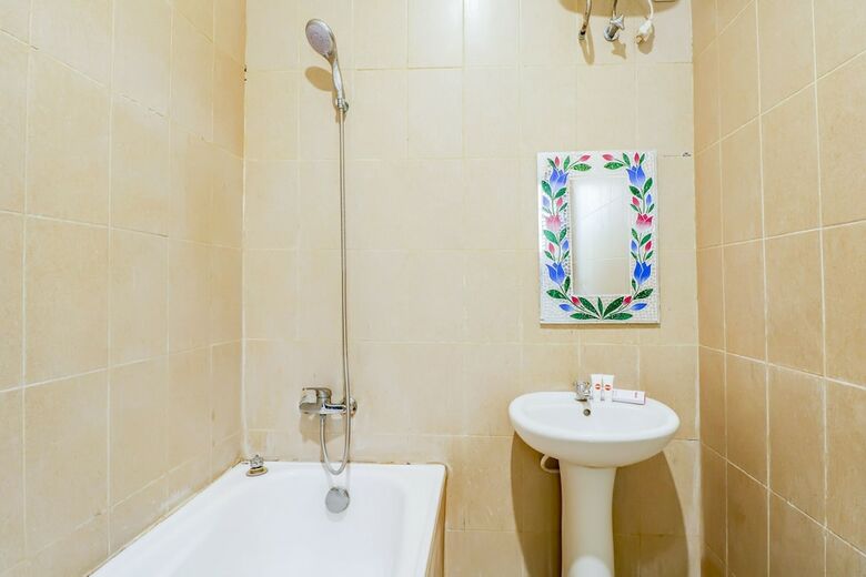 Hostal Oyo 1193 Asri House
