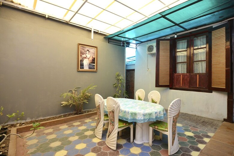 Hostal Oyo 1303 Golden Inn 2