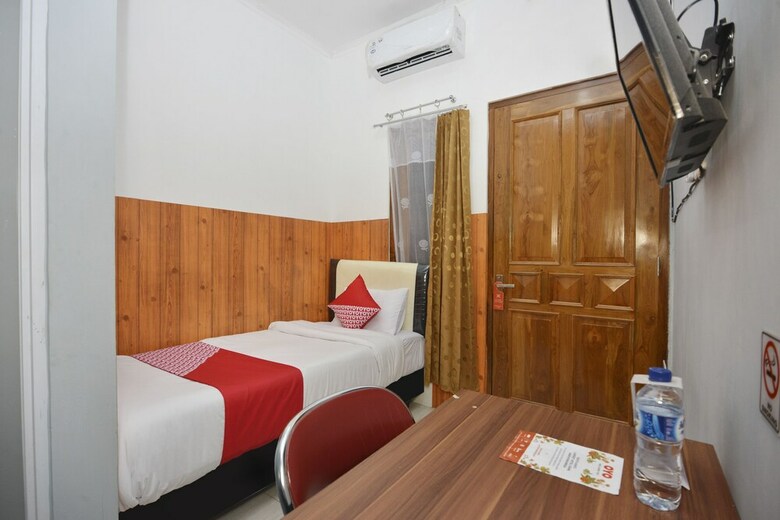 Hostal Oyo 1303 Golden Inn 2