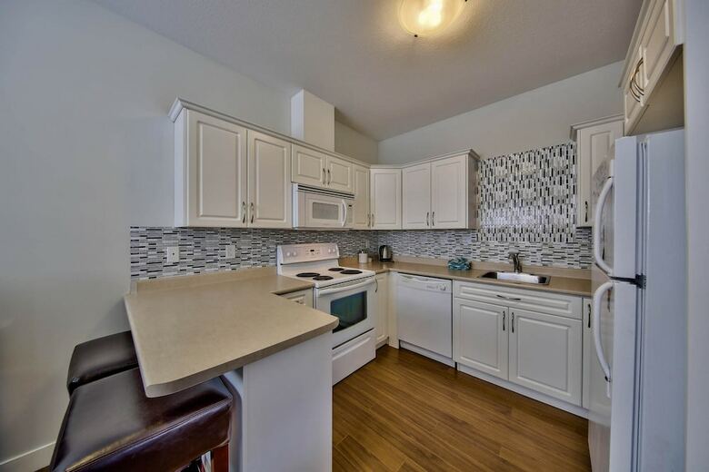 Peaks Retreat + Suite By Bear Country