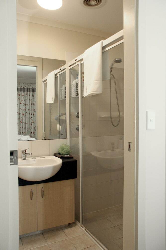 Adelaide Central Apartment - 3br, 2bath & Carpark