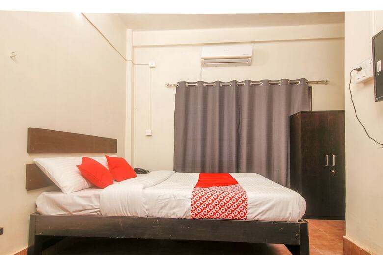 Hotel Oyo 22421 Indiraj