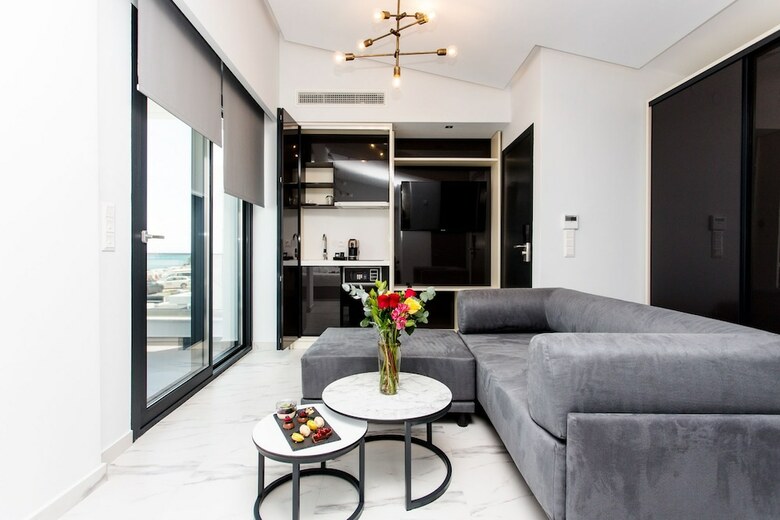 Hotel Crystal Villas & Suites