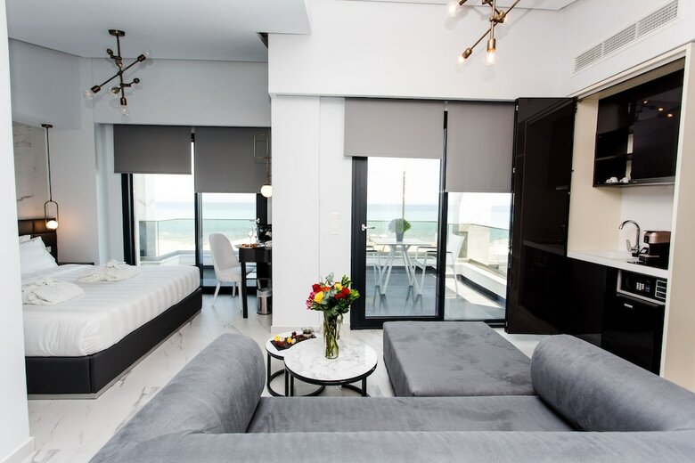 Hotel Crystal Villas & Suites