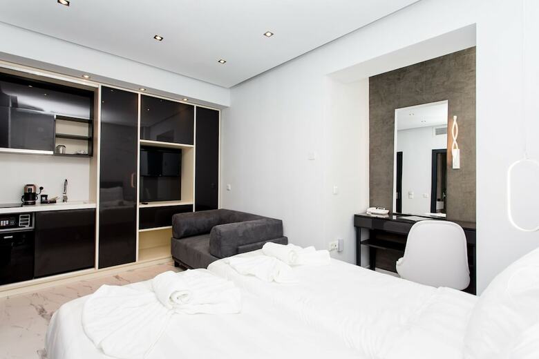 Hotel Crystal Villas & Suites